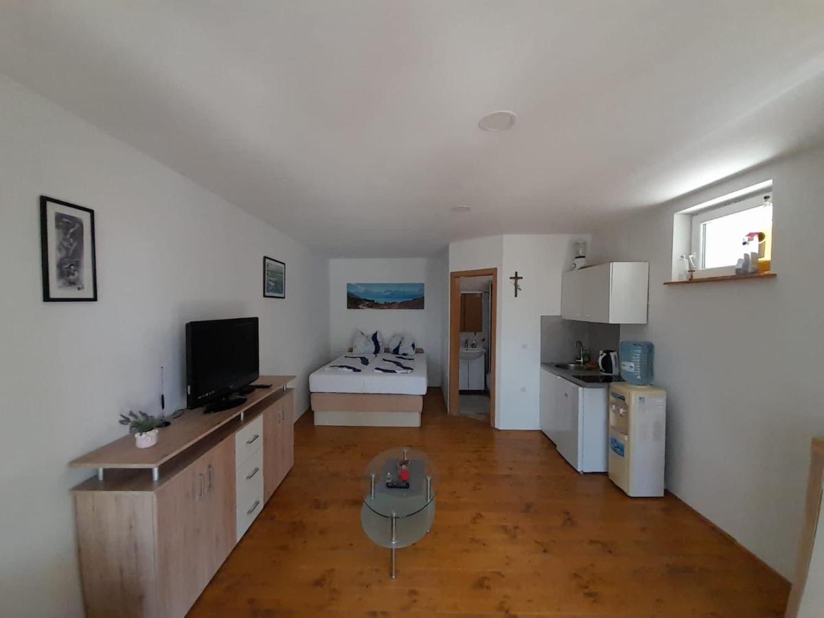 דראמליי Apartments Tommi מראה חיצוני תמונה