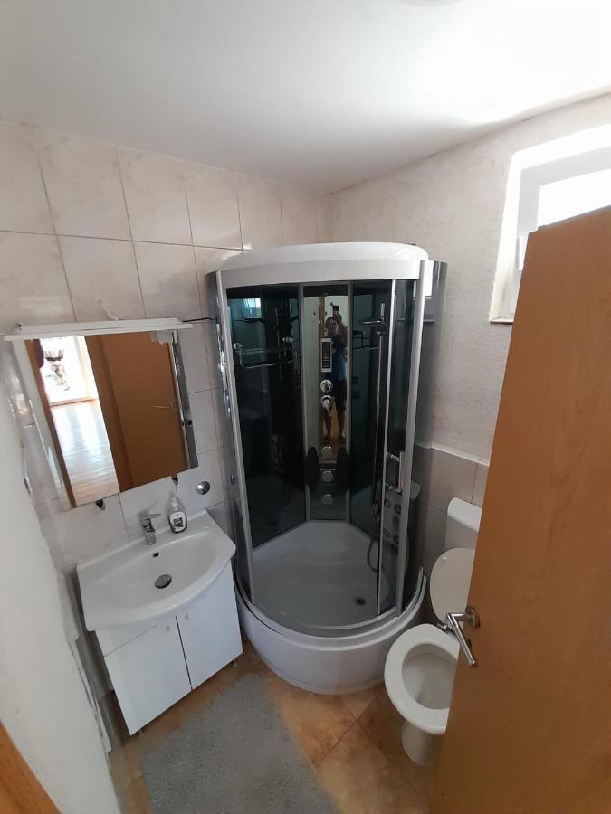 דראמליי Apartments Tommi מראה חיצוני תמונה