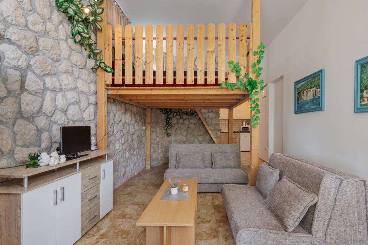 דראמליי Apartments Tommi מראה חיצוני תמונה