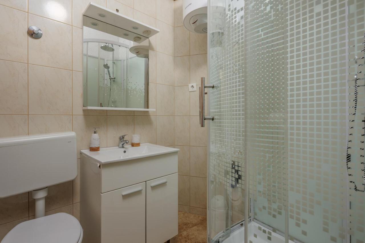 דראמליי Apartments Tommi מראה חיצוני תמונה