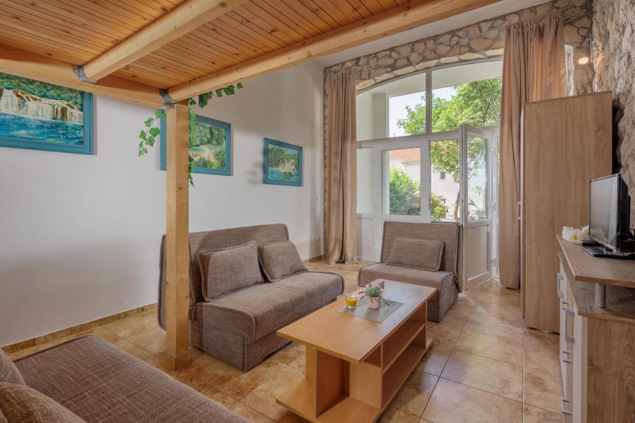 דראמליי Apartments Tommi מראה חיצוני תמונה
