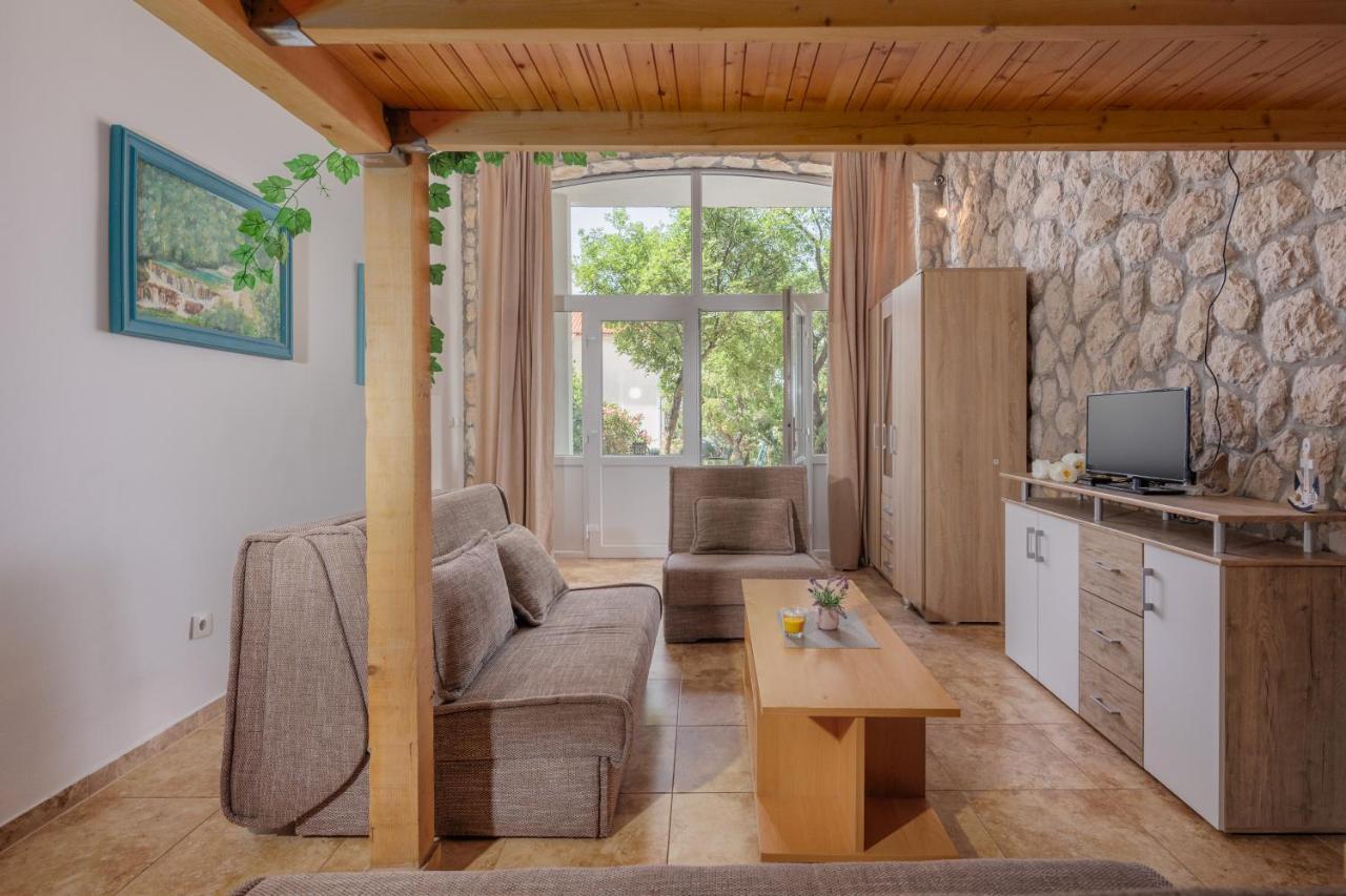 דראמליי Apartments Tommi מראה חיצוני תמונה