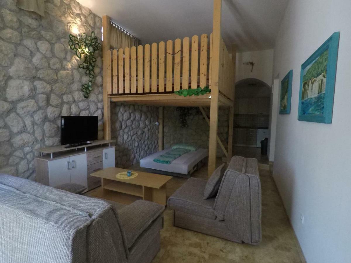 דראמליי Apartments Tommi מראה חיצוני תמונה